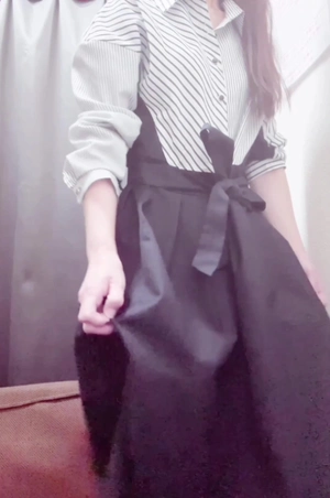 出勤パンチラ(15081) 栗田優里 (五十路マダム 三重松阪店)